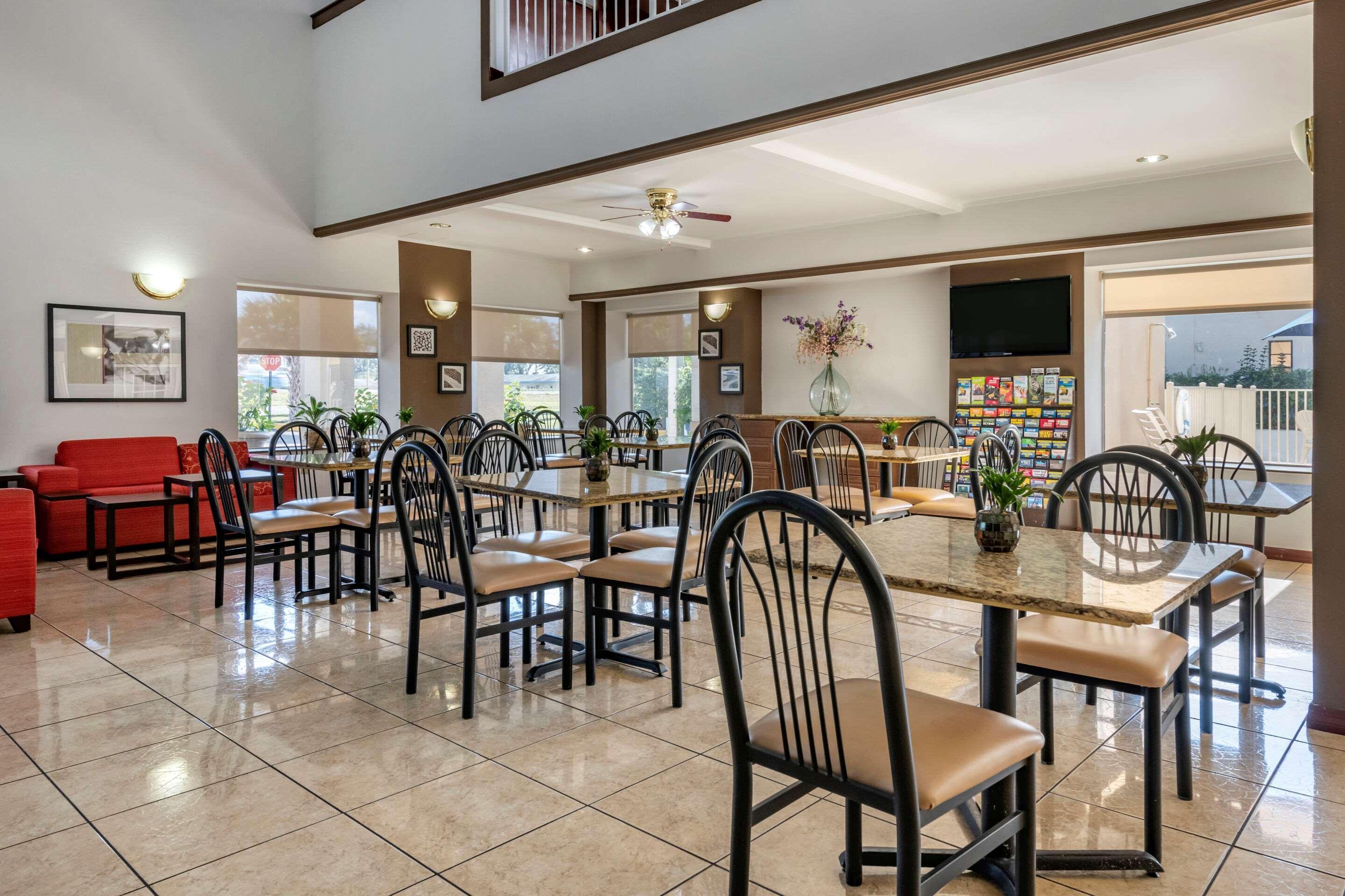 Quality Inn Zephyrhills-Dade City Bagian luar foto