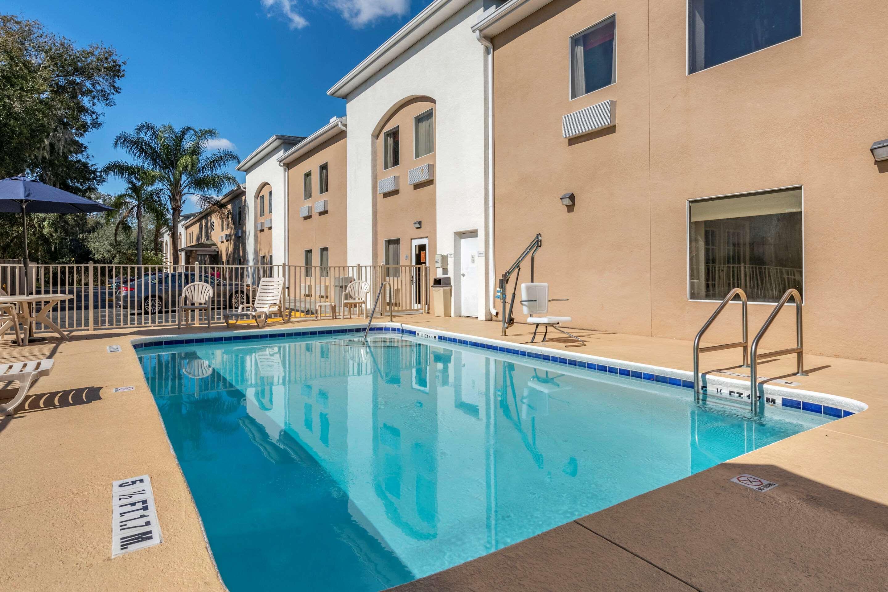 Quality Inn Zephyrhills-Dade City Bagian luar foto